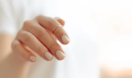 Czy brak witamin powoduje, że paznokcie są łamliwe?